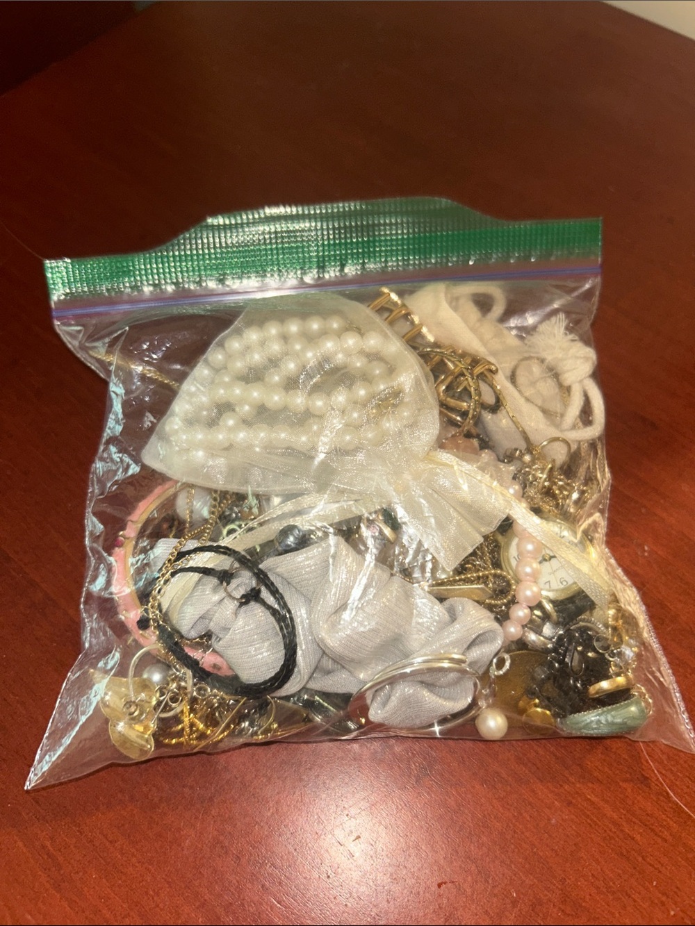 Assorted jewlery and accessories